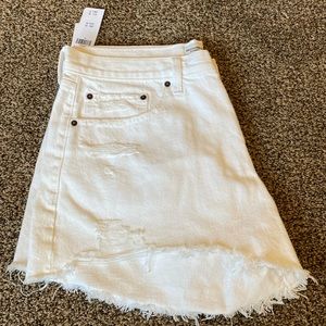 Women’s mid rise white shorts